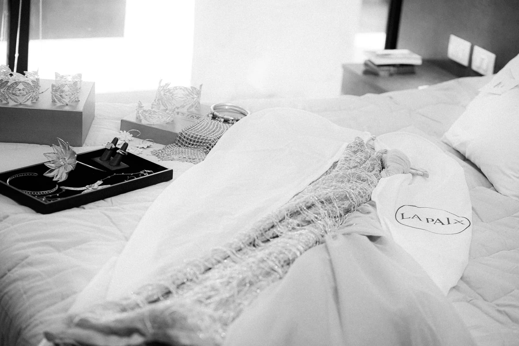 Prendas y accesorios preparados para la producción